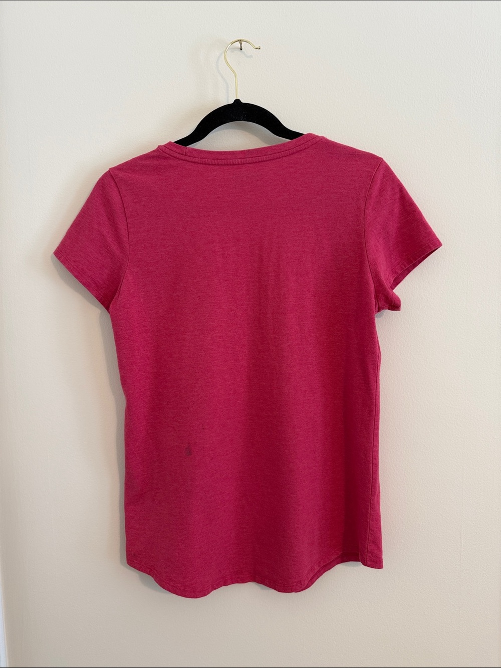 Patagonia Women's Scoop Neck Graphic Tee - Raspberry Pink // Medium Slim Fit - Picture 4 of 13